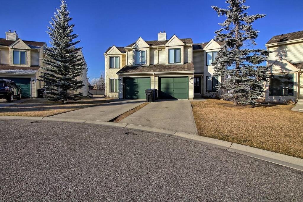 فيلا Lovely 6Beds 4Baths Ac Mins To Dt Airport And Stores Sandringham YYC المظهر الخارجي الصورة